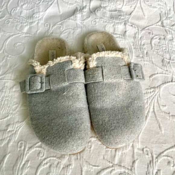 J. Crew Gray Fuzzy Clogs Mules Slipper Shoes Size 8 - Picture 1 of 5